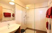 1_ferienwohnunglandhauswildschwendtellmauwochenbrunnweg14antjeappartementellmauertorbadezimmer.jpg
