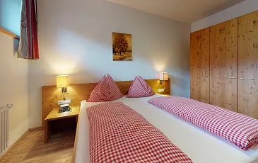 haupthauslandhauswildschwendtbedroom2.jpg