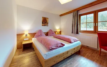 haupthauslandhauswildschwendtbedroom9.jpg